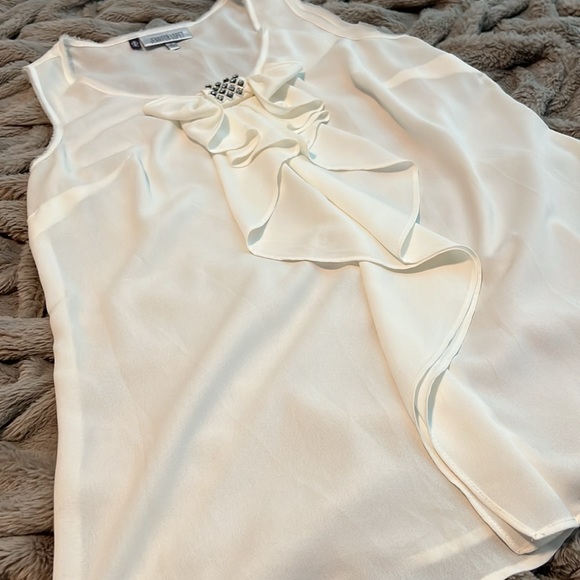 Jennifer Lopez’ Luxurious White Bow Tank - Picture 4 of 5